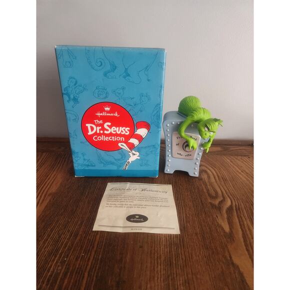 Hallmark Dr. Seuss "A Seuss Bank" 2000 Boxed with Paper - Picture 1 of 6